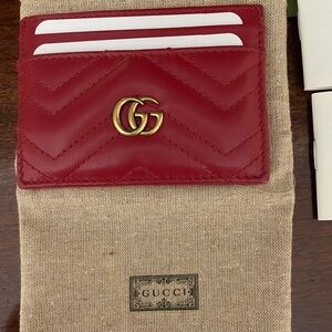 GG MARMONT CARD CASE
Hibiscus Red Leather
Like New